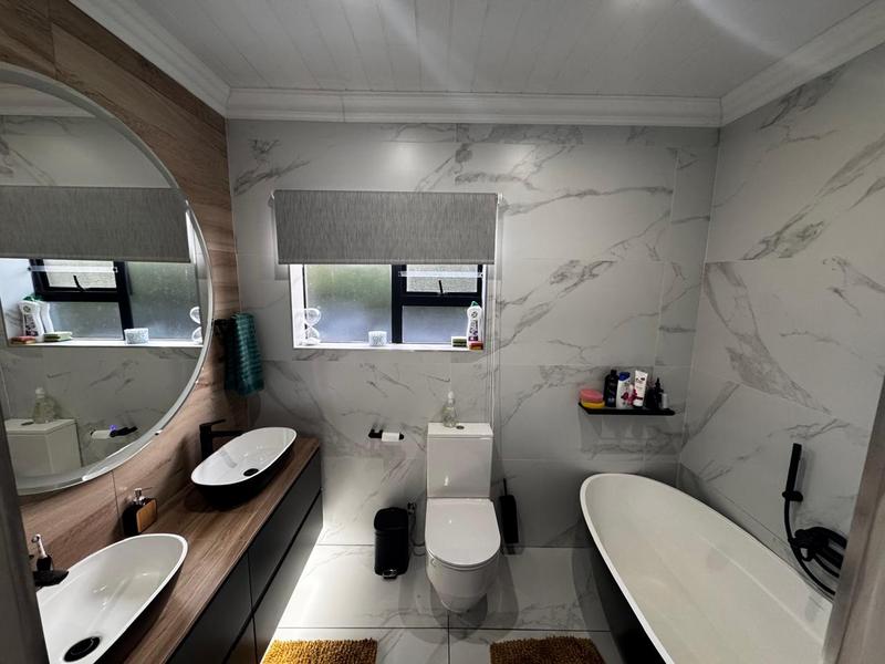 4 Bedroom Property for Sale in Monte Christo Western Cape